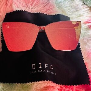 DIFF Mirrored Sunglasses